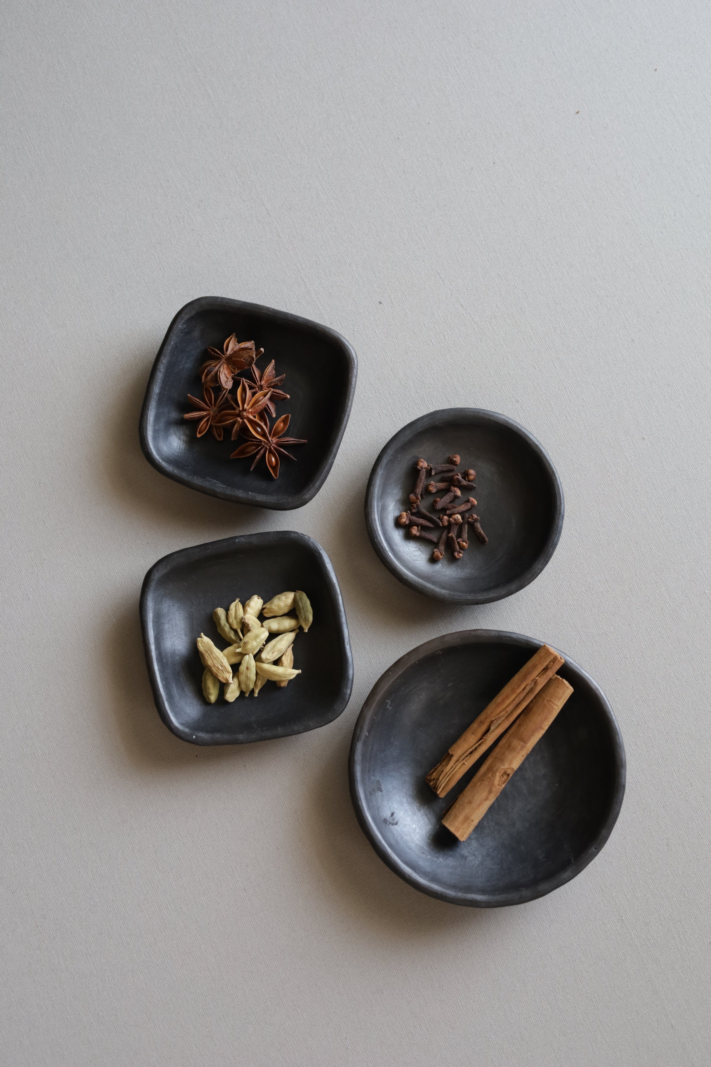 くろろページ black pottery | morozumi online
