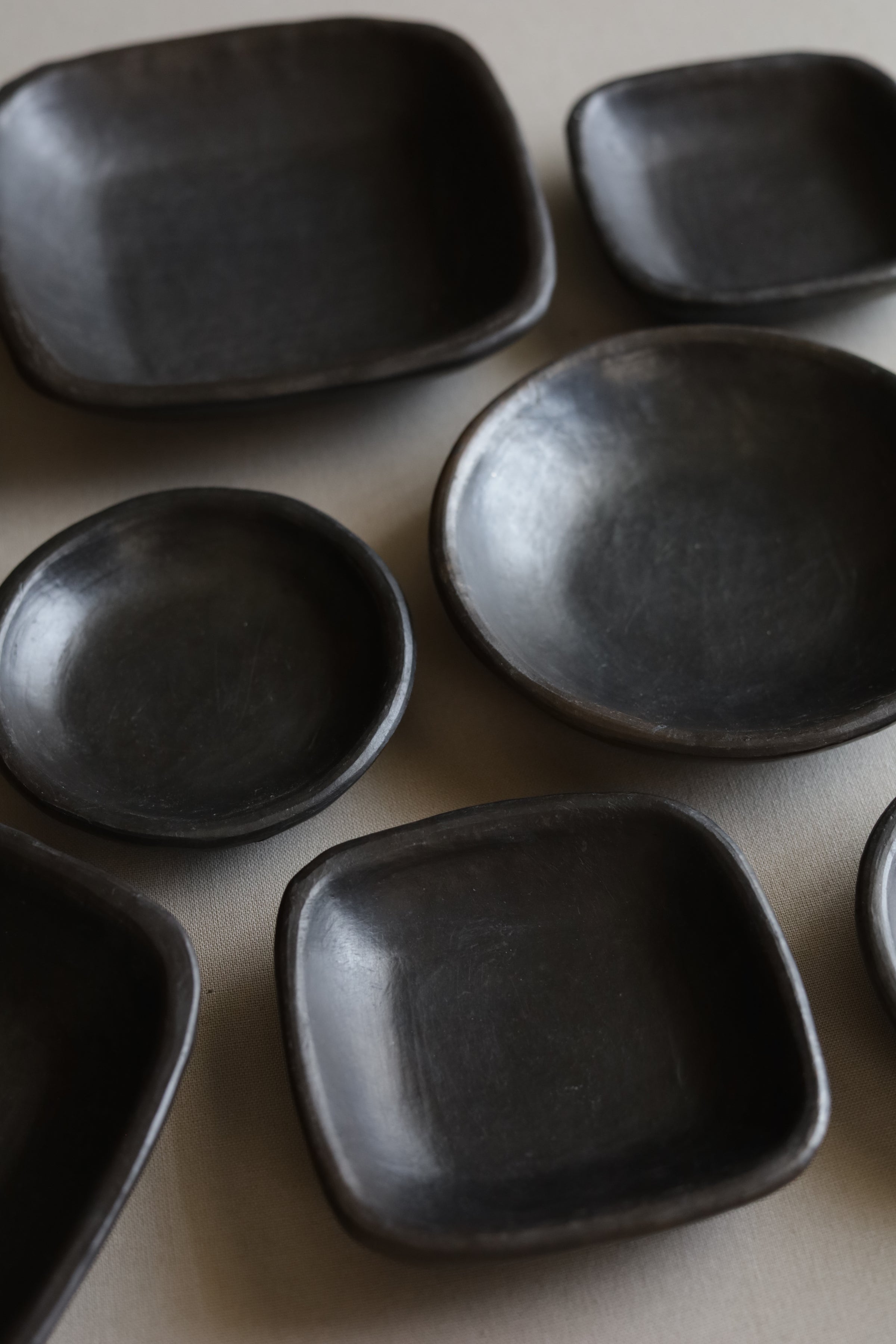 くろろページ black pottery | morozumi online