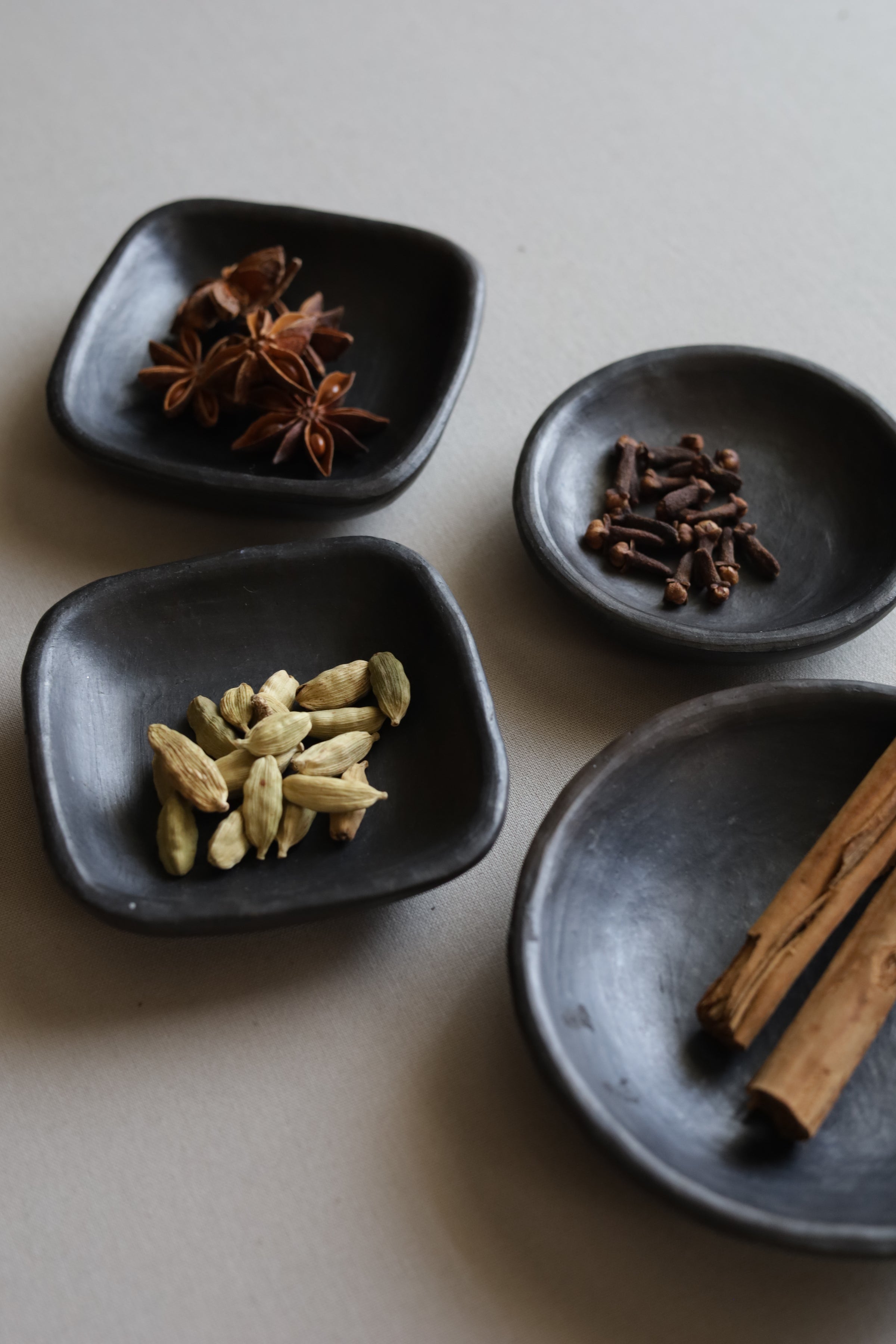 black pottery | morozumi online