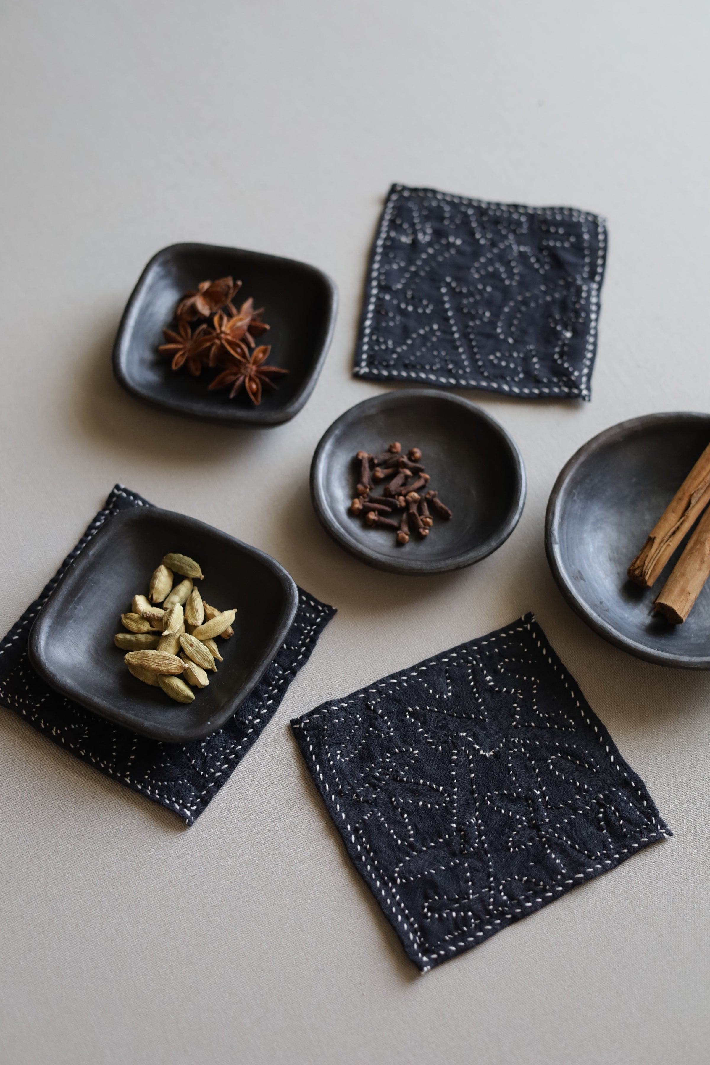 black pottery | morozumi online