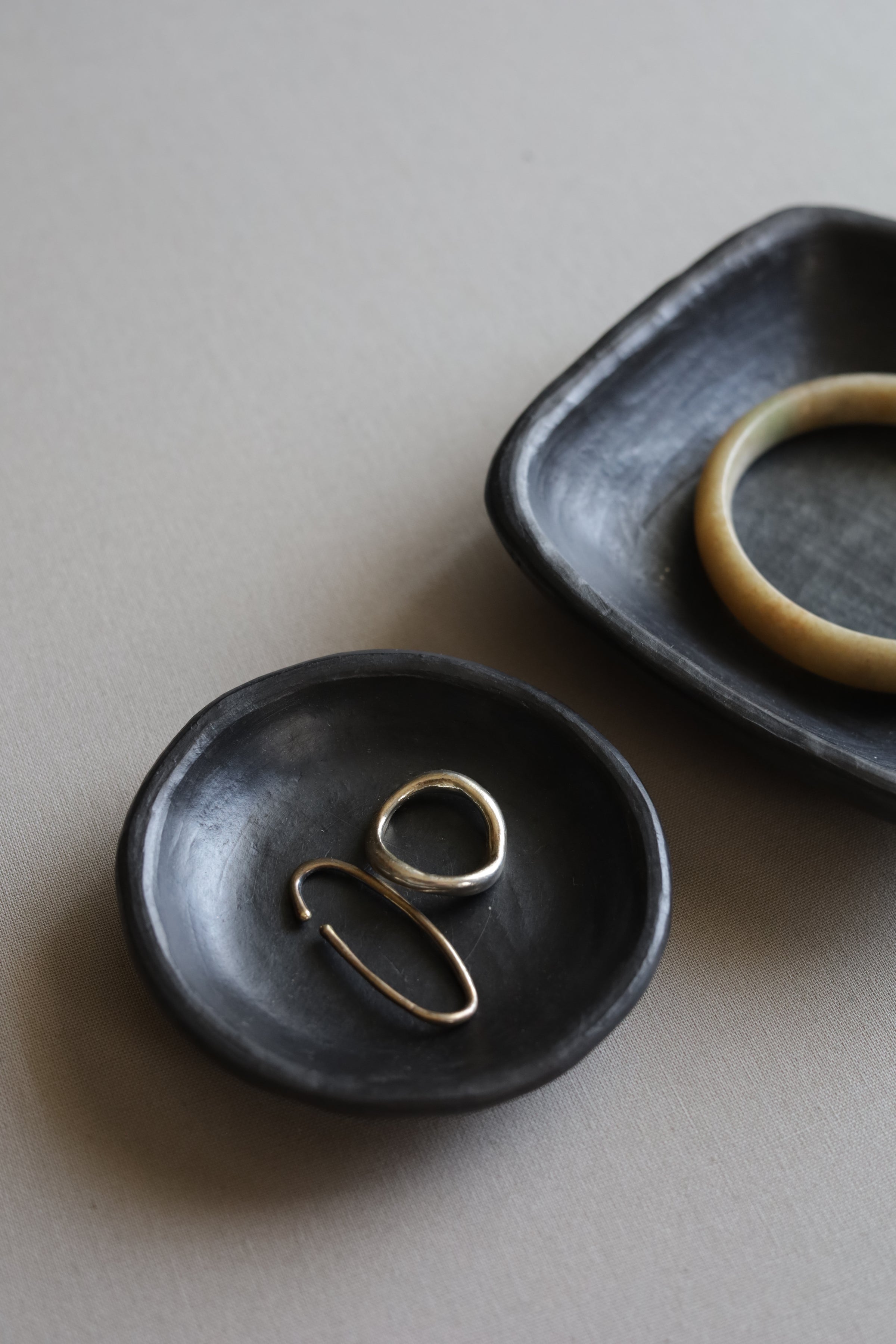 black pottery | morozumi online